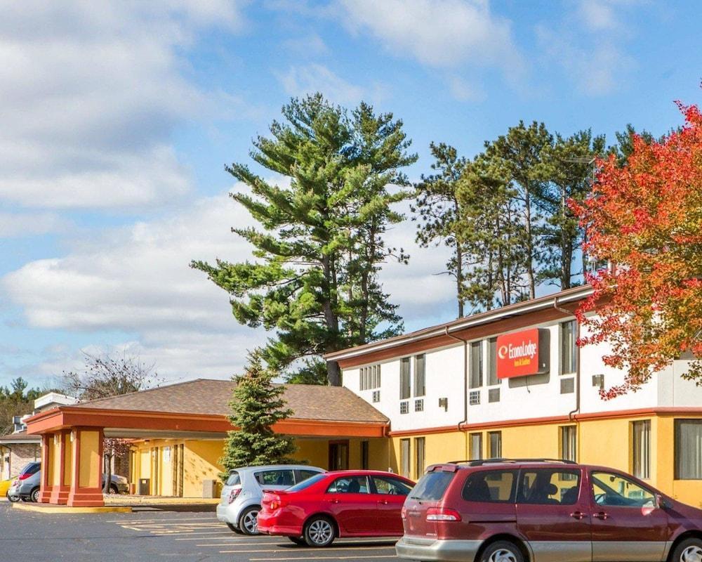 University Inn & Suites Stevens Point Exterior photo