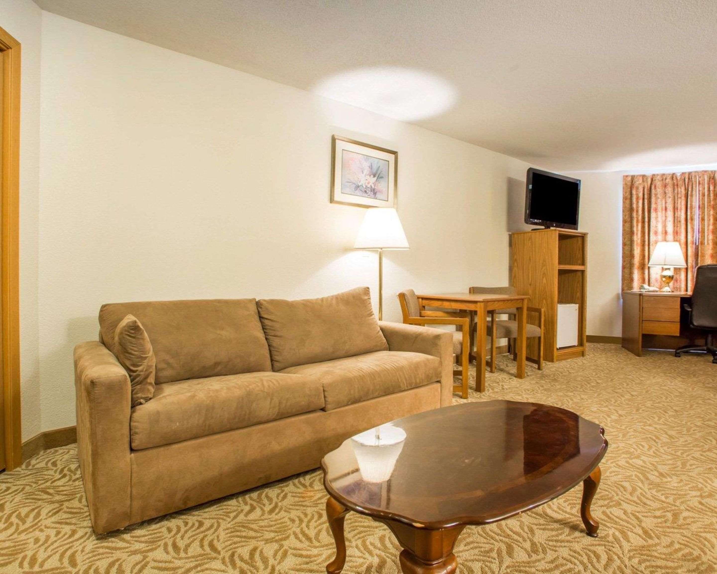University Inn & Suites Stevens Point Exterior photo