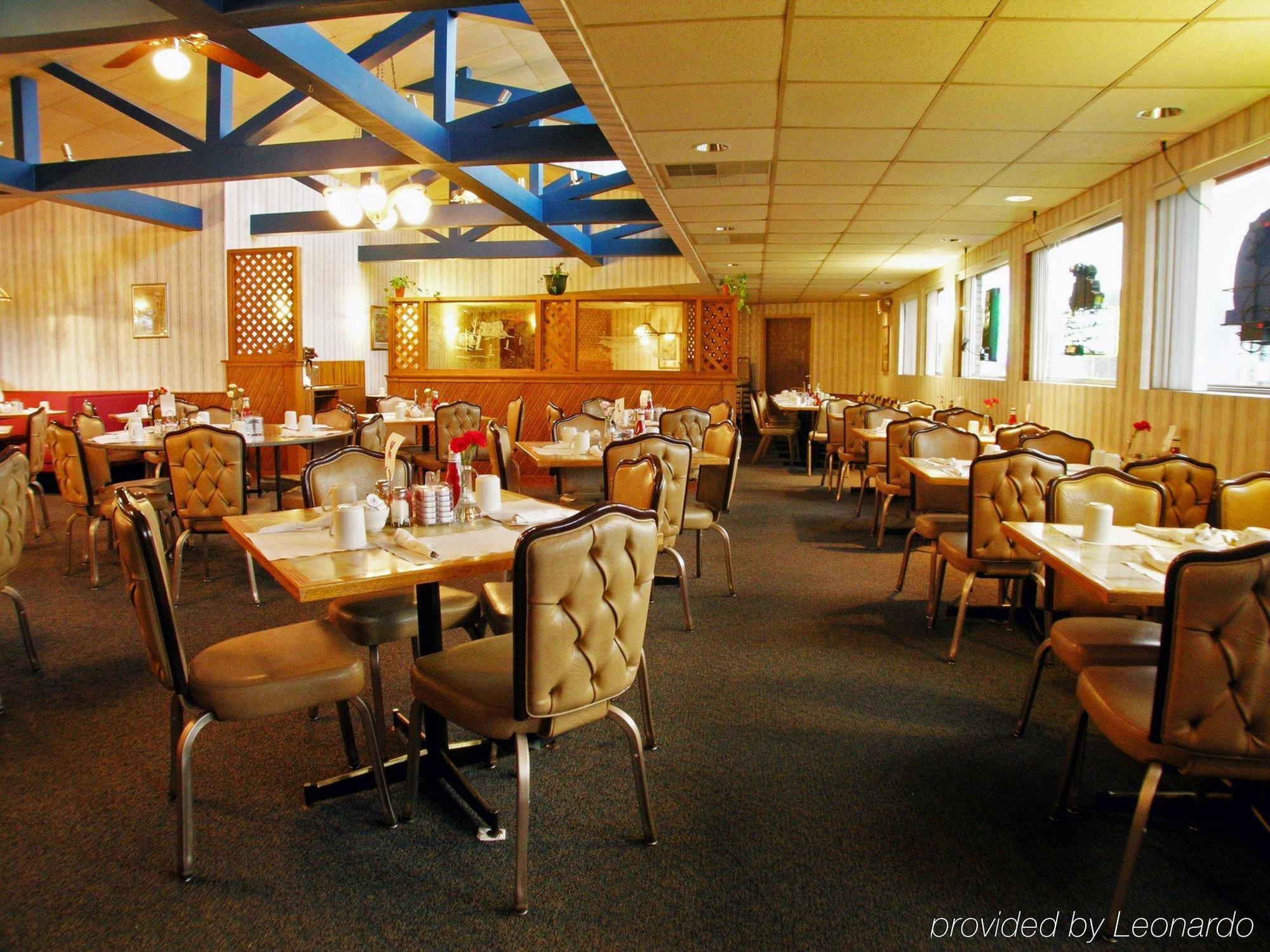 University Inn & Suites Stevens Point Exterior photo