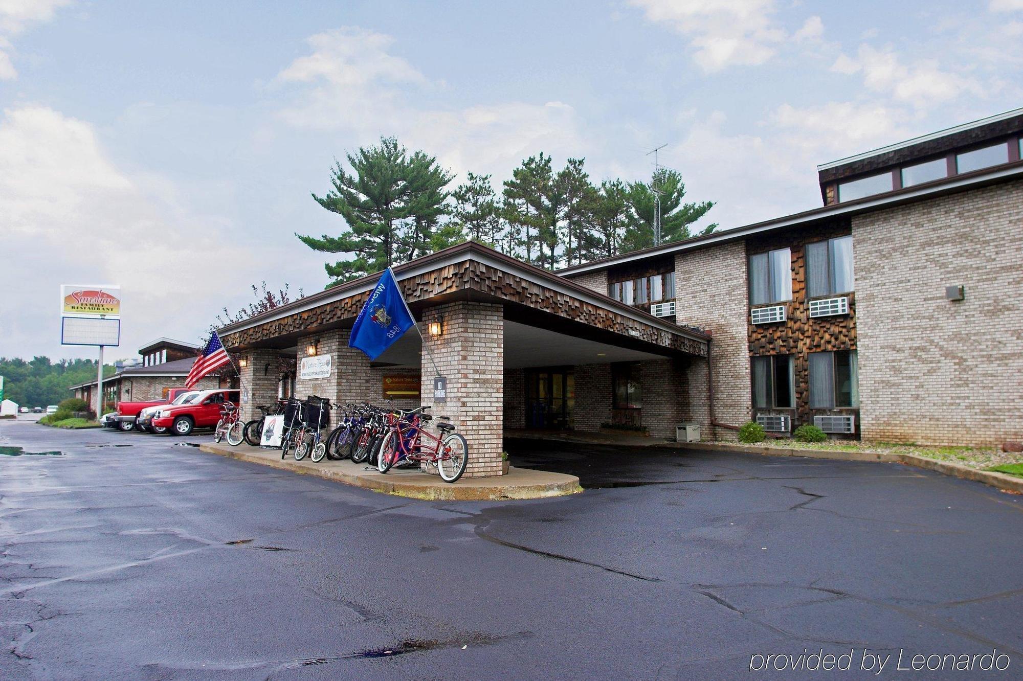 University Inn & Suites Stevens Point Exterior photo
