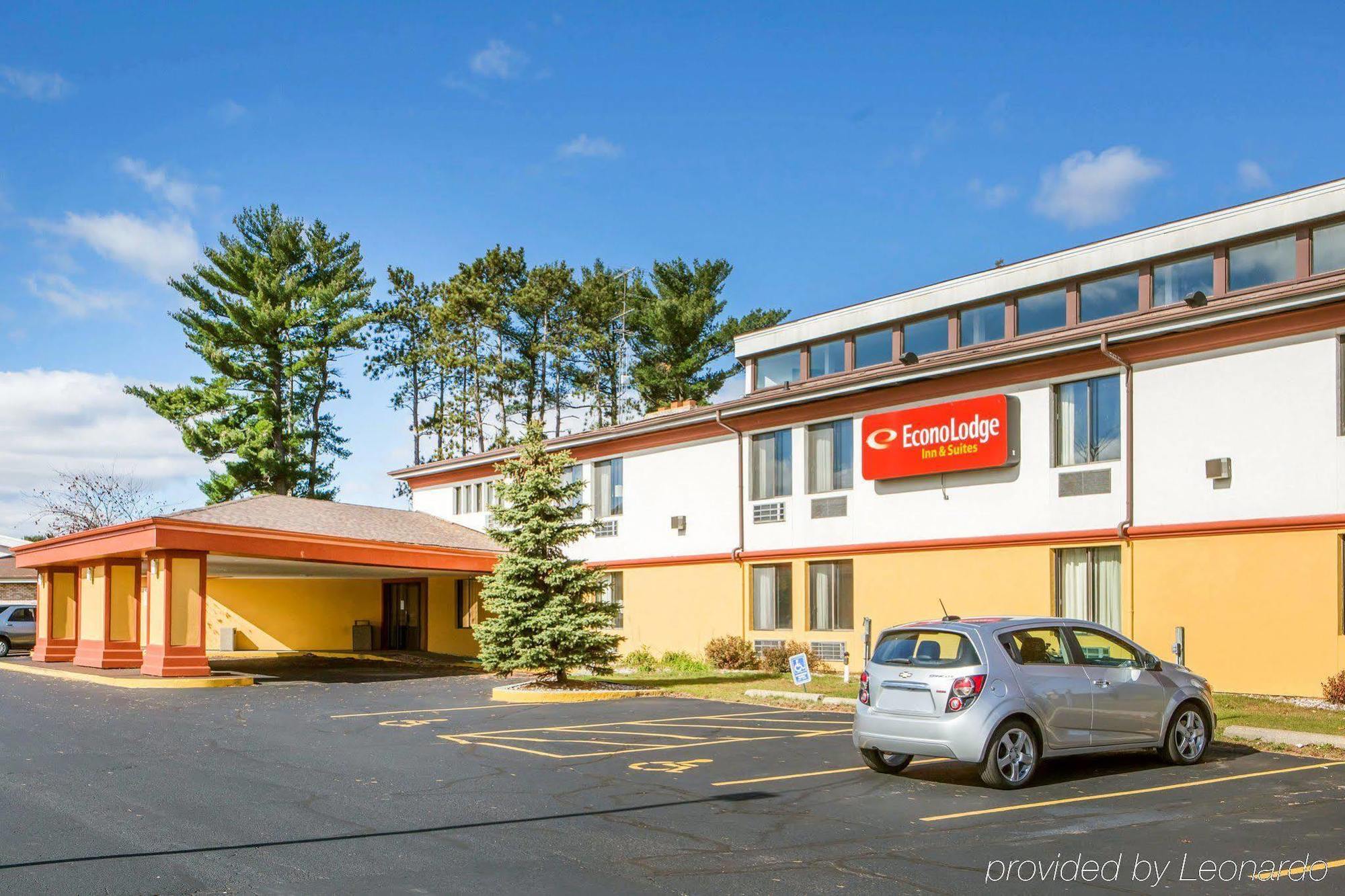 University Inn & Suites Stevens Point Exterior photo